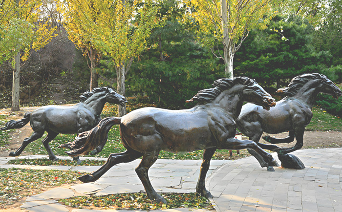 廣場銅馬雕塑——駿馬奔騰 ，鑄就永恒